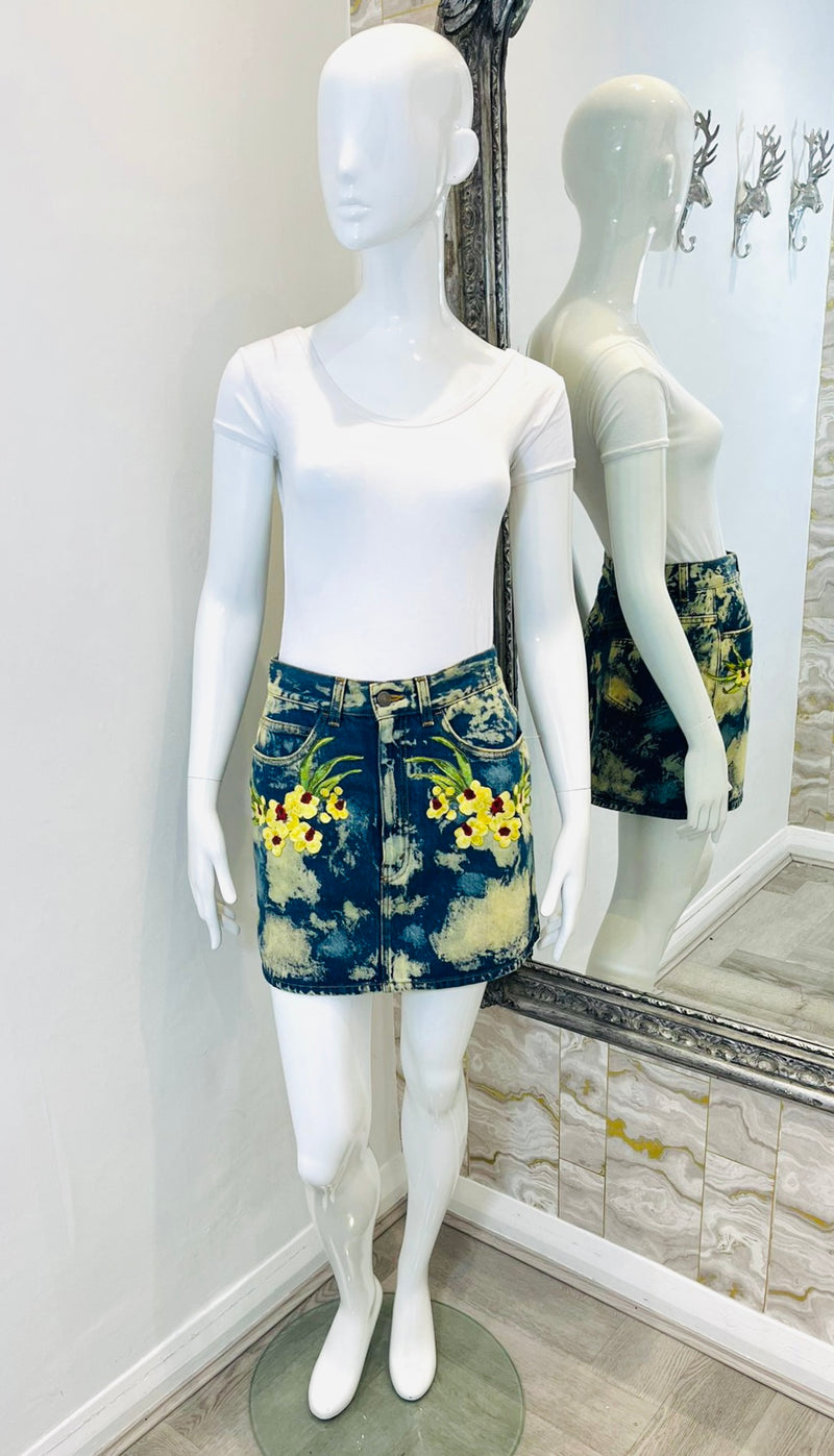 Gucci Denim  Floral Embroidered Skirt. Size 40IT