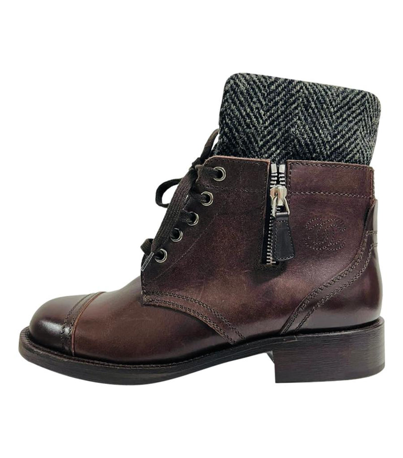 Chanel 'CC' Logo Leather Ankle Boots. Size 37.5