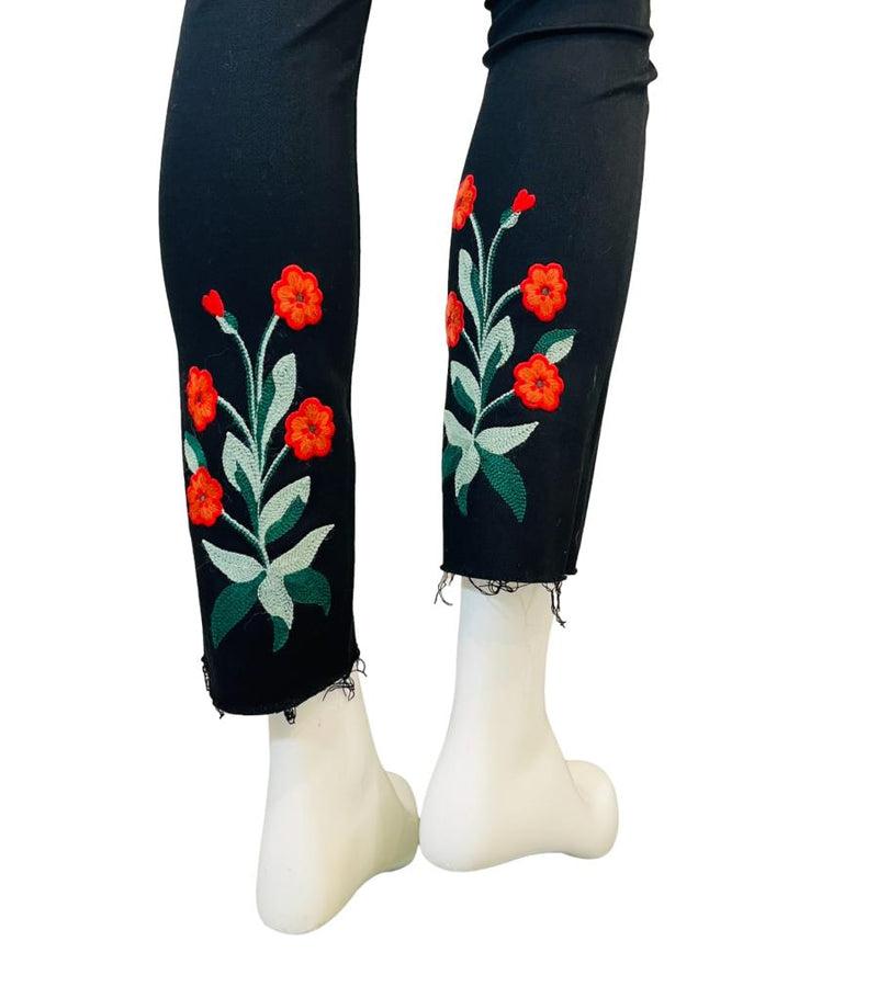 Gucci Floral Embroidered Cotton Jeans. Size 26