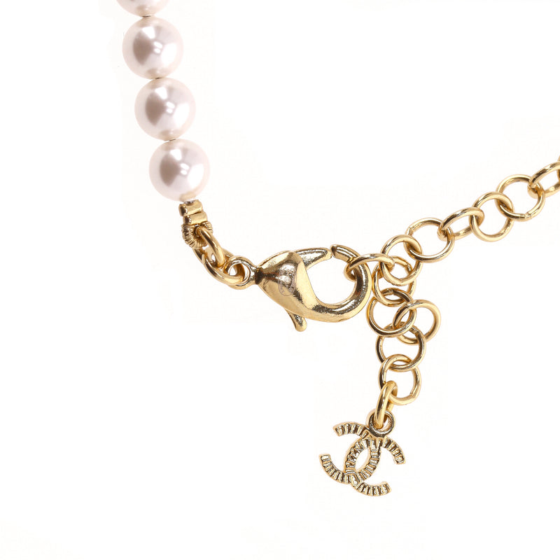 Chanel 2024 Collection Pearl Choker Necklace With 'CC' Logo Heart Pendants