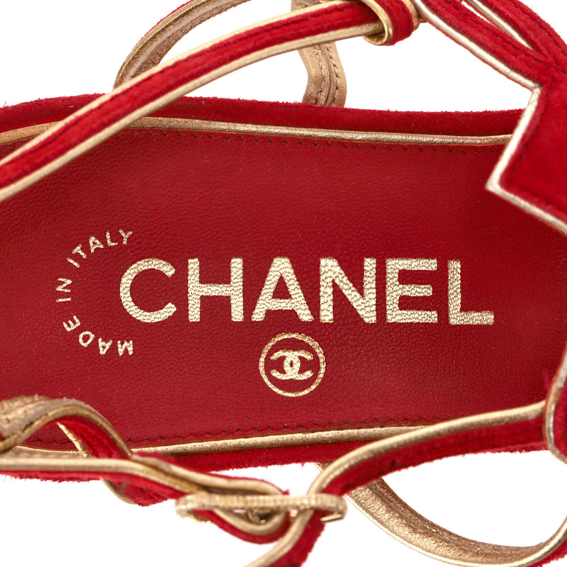 Chanel Low Wedge Suede Sandals With 'CC' Logo Detail. Size 37