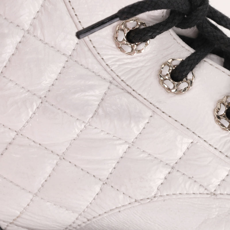 Chanel 'CC' Logo Shiny Goatskin Calfskin Diamond Quilted Combat Boots. Size 40