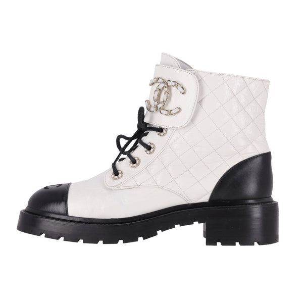 Chanel 'CC' Logo Shiny Goatskin Calfskin Diamond Quilted Combat Boots. Size 40