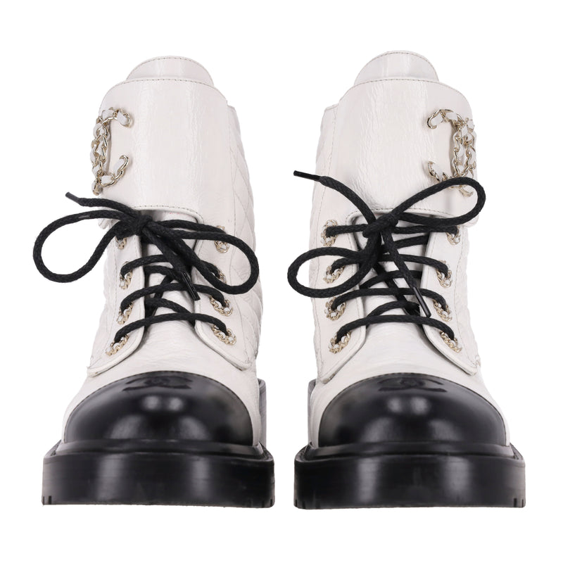 Chanel 'CC' Logo Shiny Goatskin Calfskin Diamond Quilted Combat Boots. Size 40