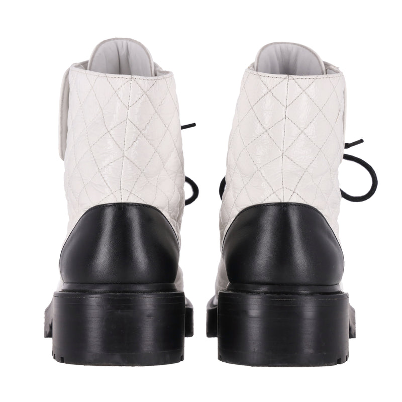 Chanel 'CC' Logo Shiny Goatskin Calfskin Diamond Quilted Combat Boots. Size 40