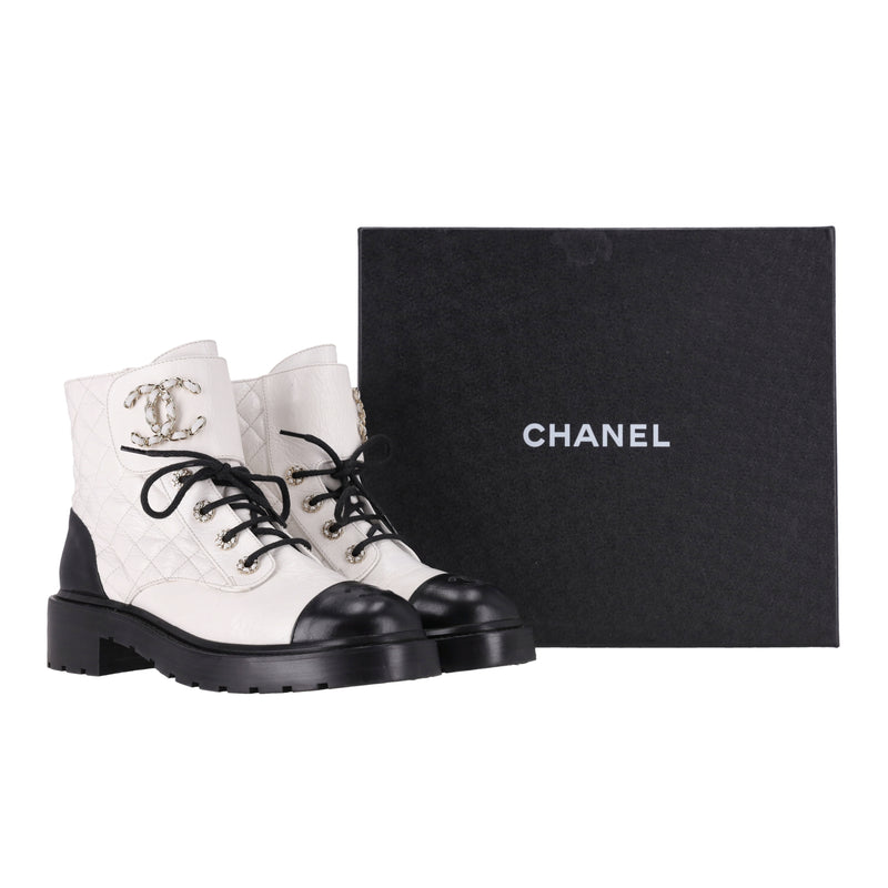 Chanel 'CC' Logo Shiny Goatskin Calfskin Diamond Quilted Combat Boots. Size 40