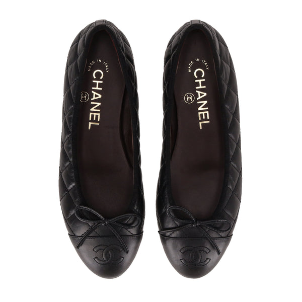 Chanel 'CC' Logo Quilted Aged Calfskin Ballet Flats. Size 35 ⅓