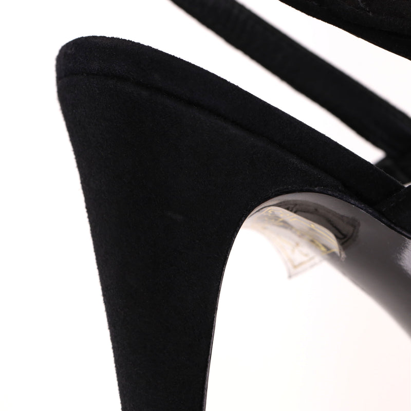 Chanel Suede Pumps With A Metallic 'CC' Logo Cap-Toe. Size 39.5