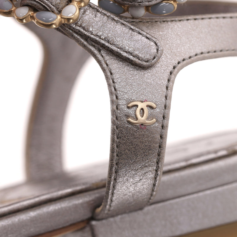 Chanel Metallic Leather Enamel Embellished Toe Ring Sandals. Size 38.5