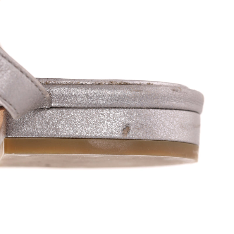 Chanel Metallic Leather Enamel Embellished Toe Ring Sandals. Size 38.5