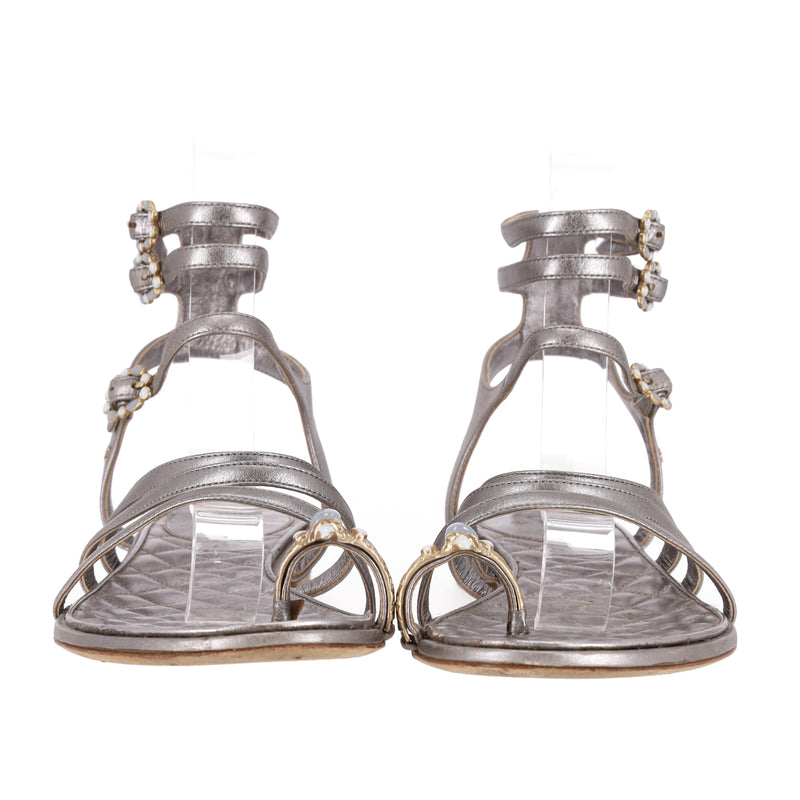 Chanel Metallic Leather Enamel Embellished Toe Ring Sandals. Size 38.5