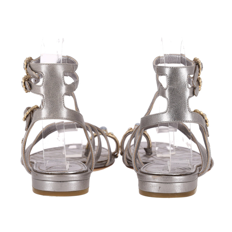 Chanel Metallic Leather Enamel Embellished Toe Ring Sandals. Size 38.5