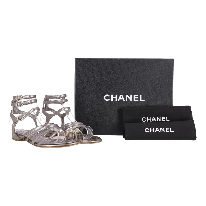 Chanel Metallic Leather Enamel Embellished Toe Ring Sandals. Size 38.5