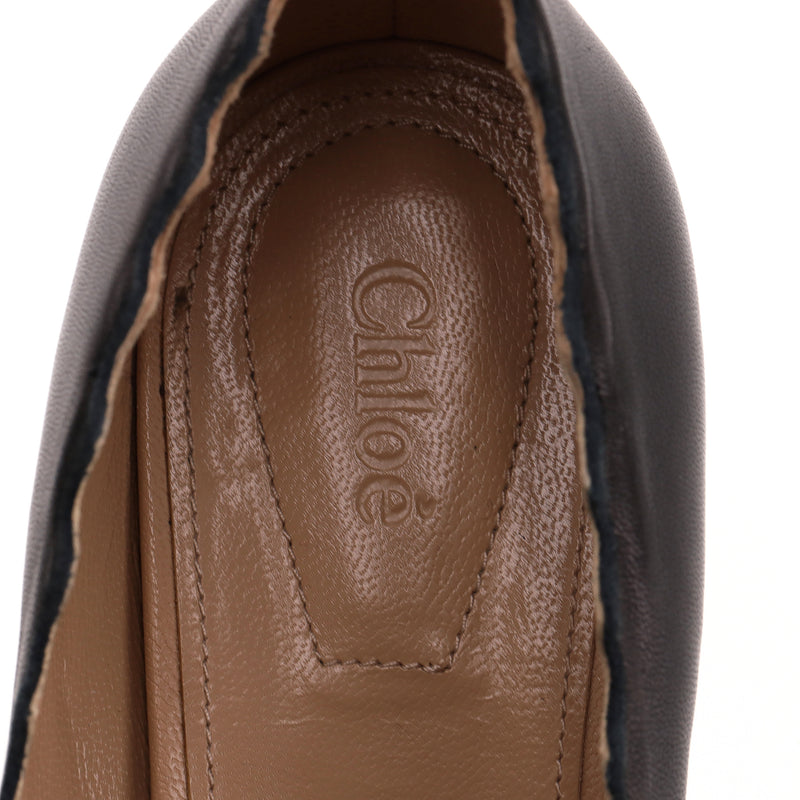 Chloe Scalloped Leather Heeled Loafers. Size 39.5