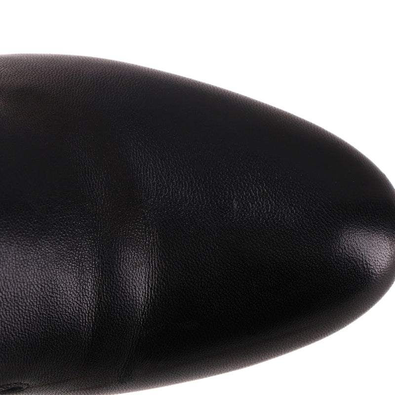 Chloe Scalloped Leather Heeled Loafers. Size 39.5