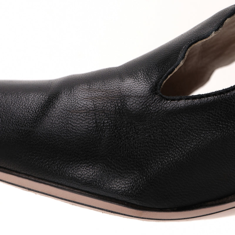 Chloe Scalloped Leather Heeled Loafers. Size 39.5