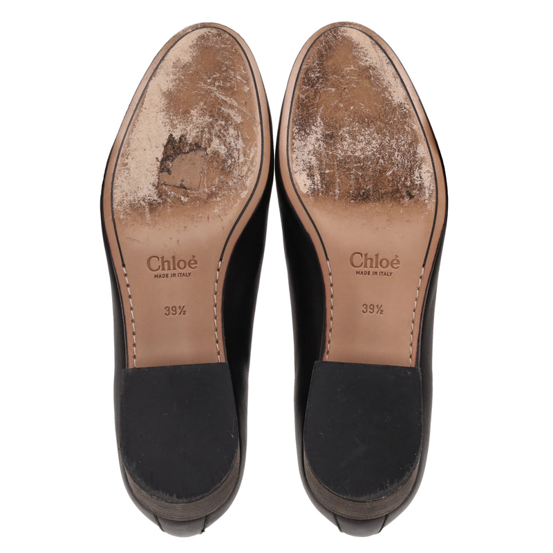 Chloe Scalloped Leather Heeled Loafers. Size 39.5