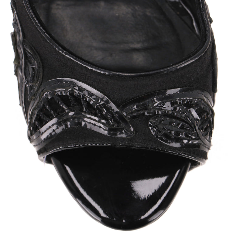 Ermanno Scervino Peep Toe Satin Heels With Patent Leather Embroidery. Size 37