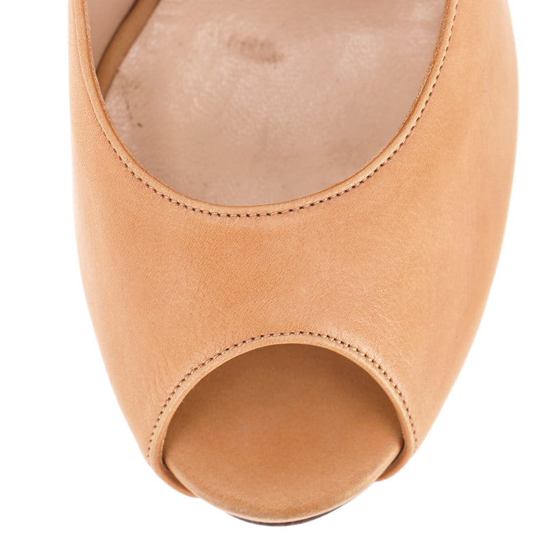 Fendi Peep-Toe Leather Pumps With 'FF' Zucca Heel. Size 39