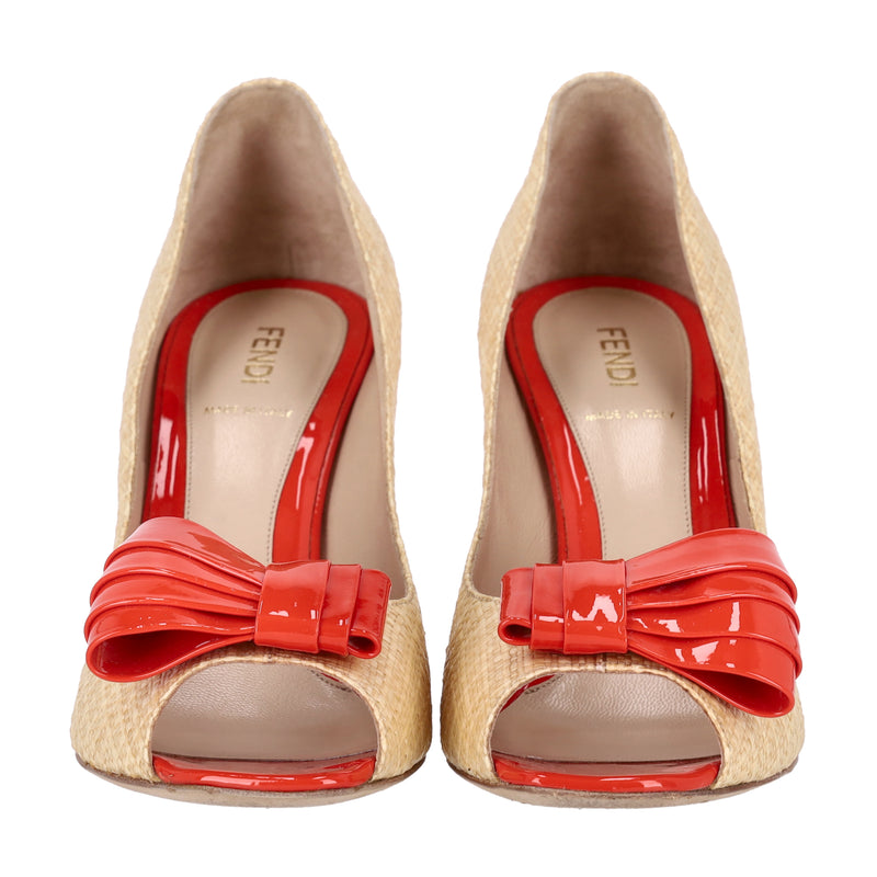 Fendi Raffia Peep-Toe Pumps With A Patent Leather Bow. Size 40