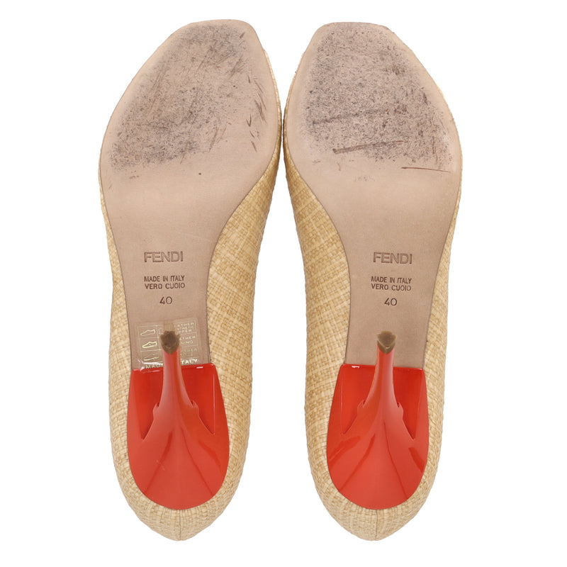 Fendi Raffia Peep-Toe Pumps With A Patent Leather Bow. Size 40