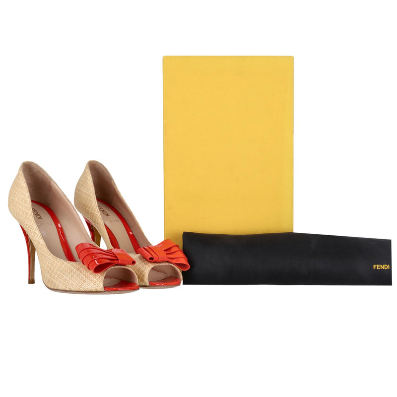 Fendi Raffia Peep-Toe Pumps With A Patent Leather Bow. Size 40