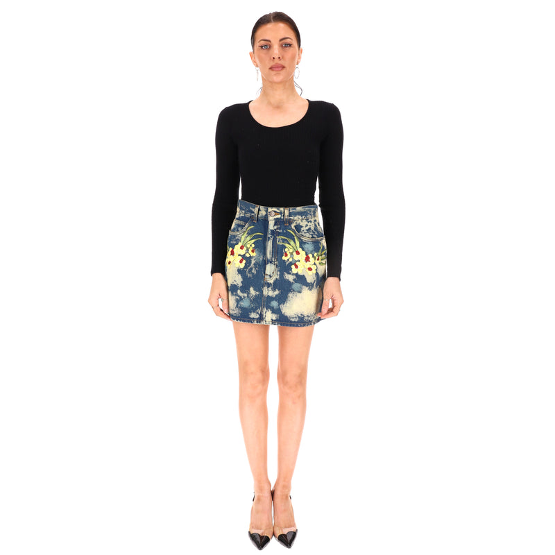 Gucci Denim  Floral Embroidered Skirt. Size 40IT