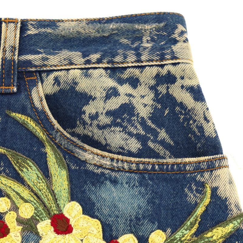 Gucci Denim  Floral Embroidered Skirt. Size 40IT