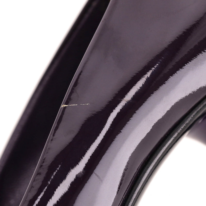 Gucci Horsebit Detail Patent Leather Pumps. Size 37