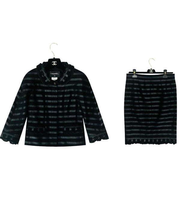 Chanel Cashmere Skirt & Jacket Suit. Size 38FR
