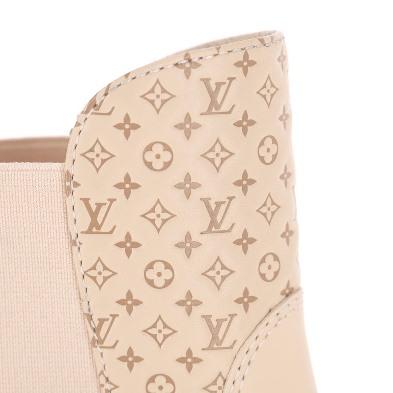 Louis Vuitton Suede 'LV'  Logo Embossed Laureate Platform Desert Boots. Size 37