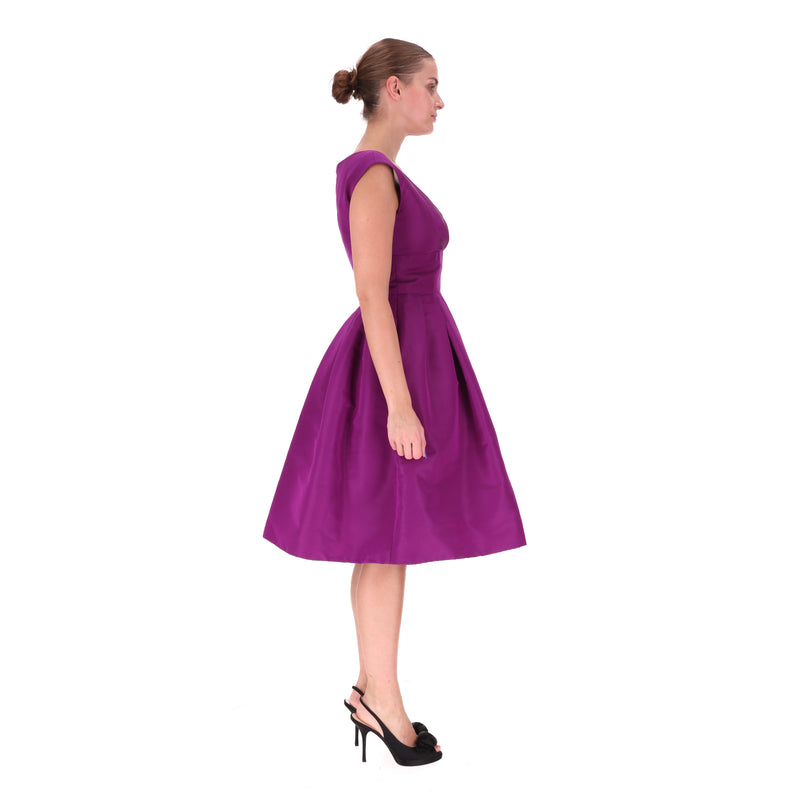 Oscar De La Renta Silk Flared Pleated Dress. Size 8US