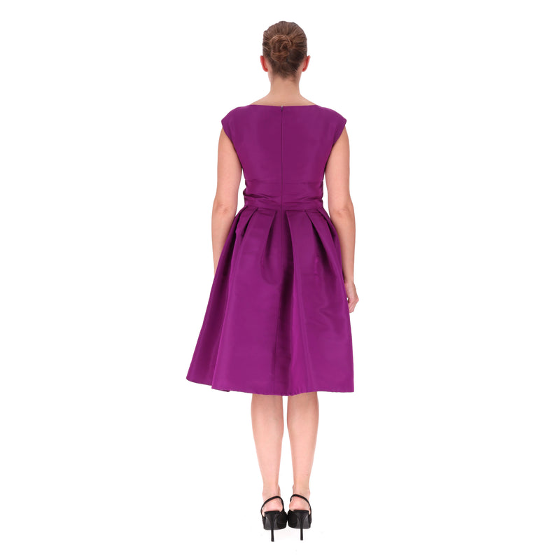 Oscar De La Renta Silk Flared Pleated Dress. Size 8US