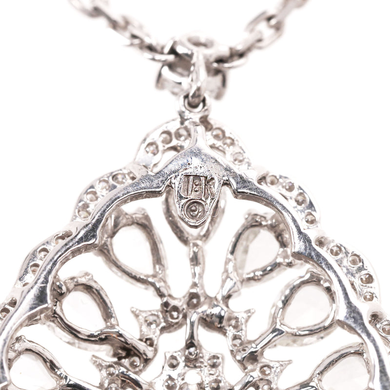 18k White Gold Pear-Shaped Pendant Necklace Set With 9cts Of Diamonds
