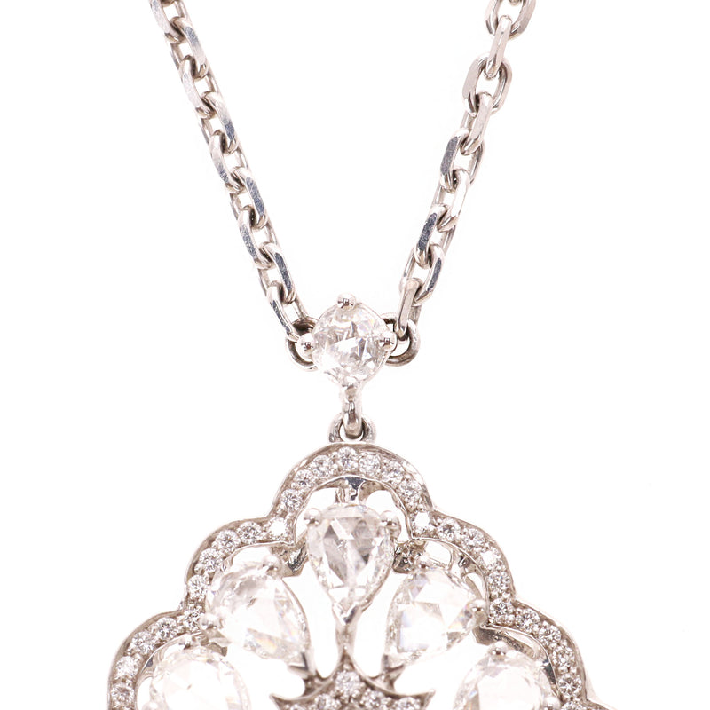 18k White Gold Pear-Shaped Pendant Necklace Set With 9cts Of Diamonds