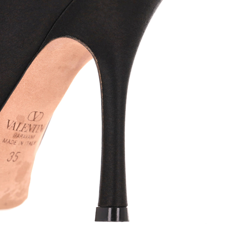 Valentino Nite-Out Bow Embellished Satin Pumps. Size 35