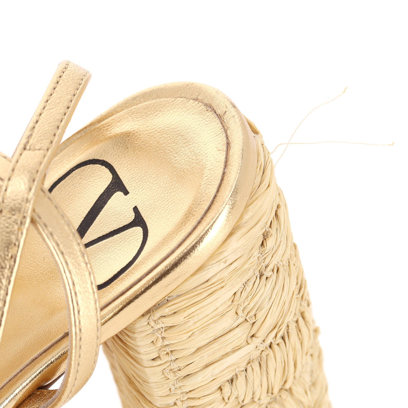 Valentino Garavani Raflower Raffia-Trimmed Leather Platform Sandals. Size 36