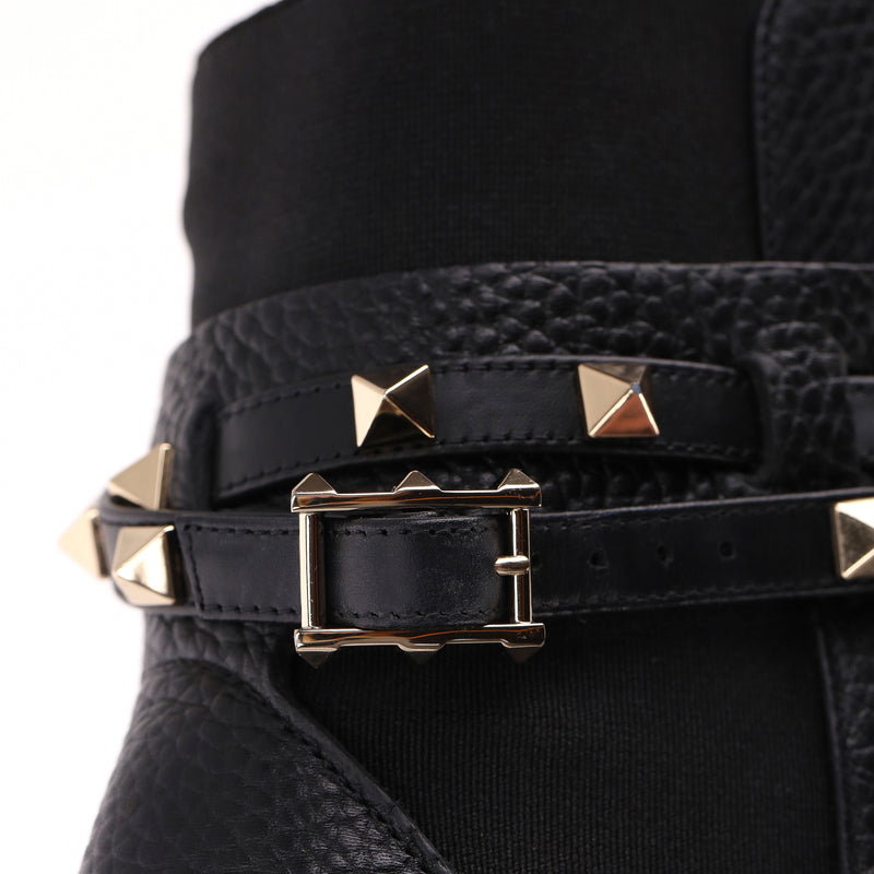 Valentino Garavani Grained Calfskin Rockstud Beatle Chelsea Ankle Boots. Size 38