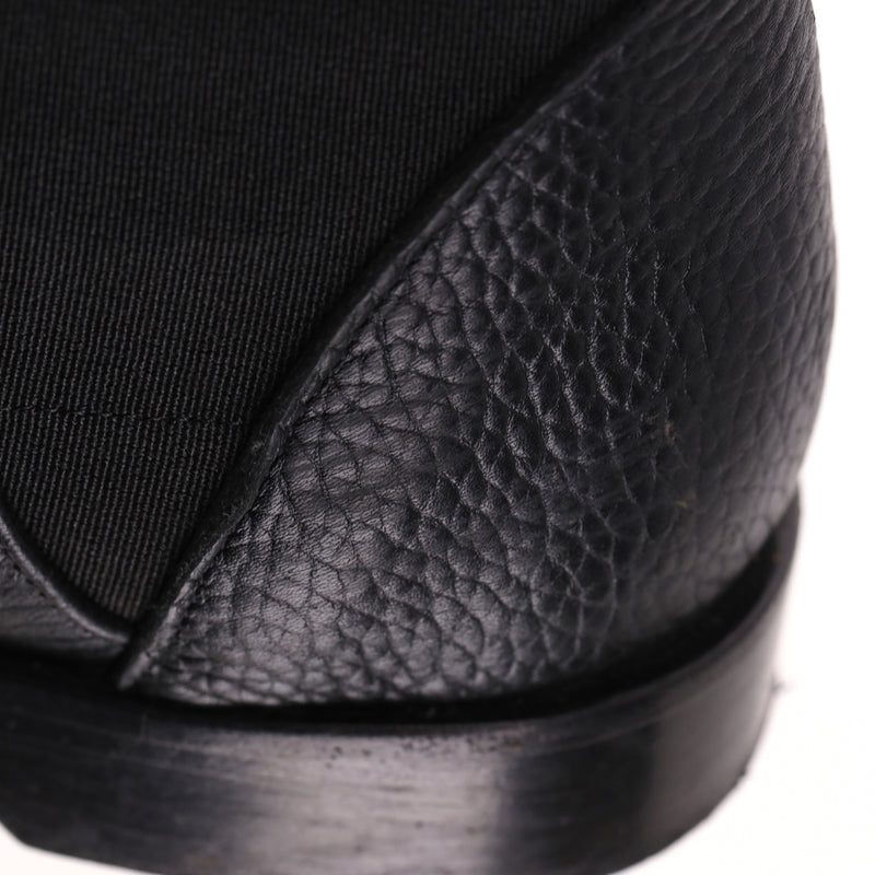 Valentino Garavani Grained Calfskin Rockstud Beatle Chelsea Ankle Boots. Size 38