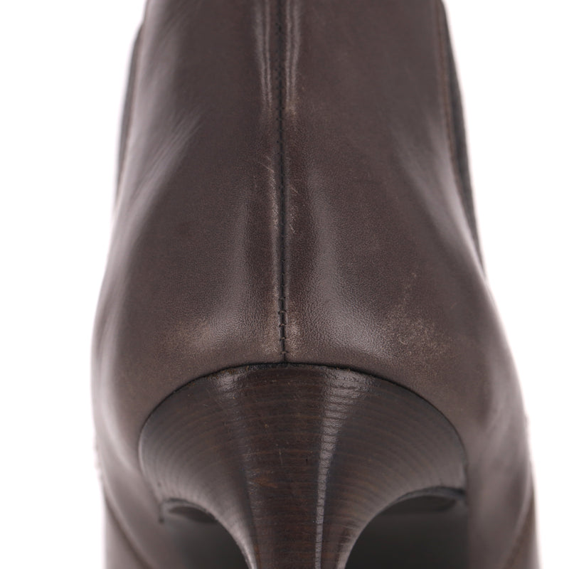 Saint Laurent Leather Heeled Ankle Boots. Size 35.5