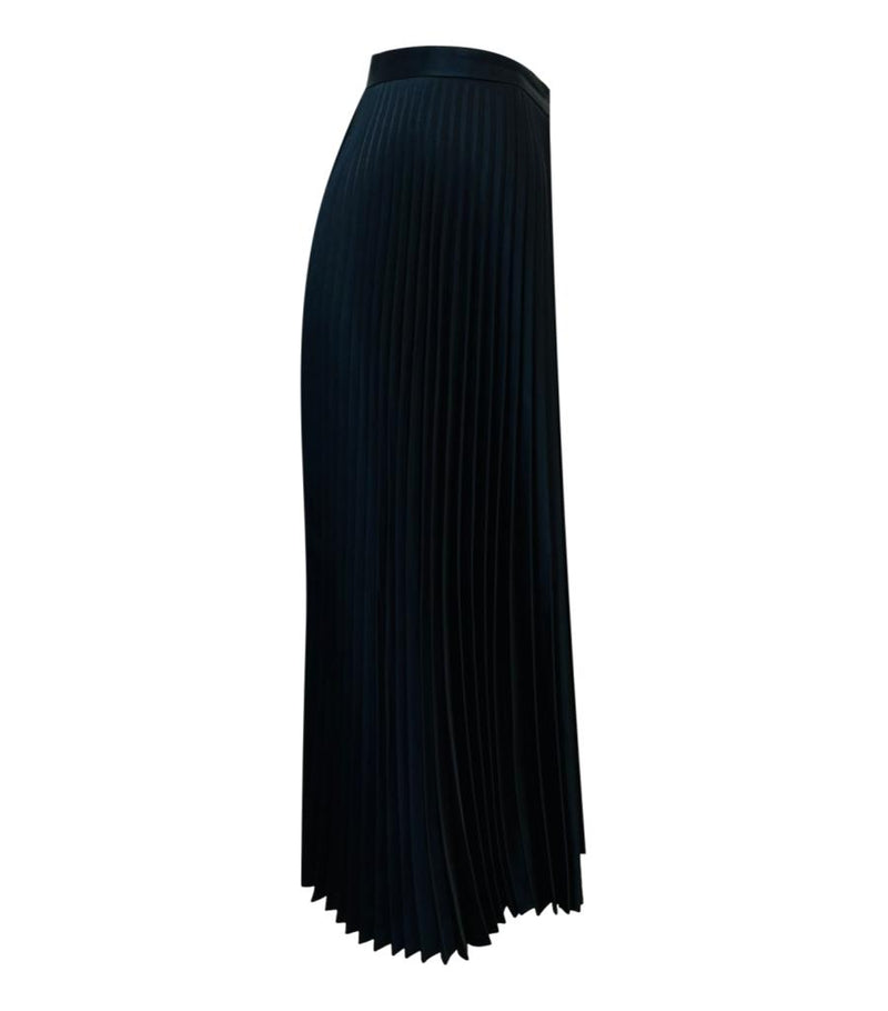 SHEFIT®  Pleated Skirt - Black