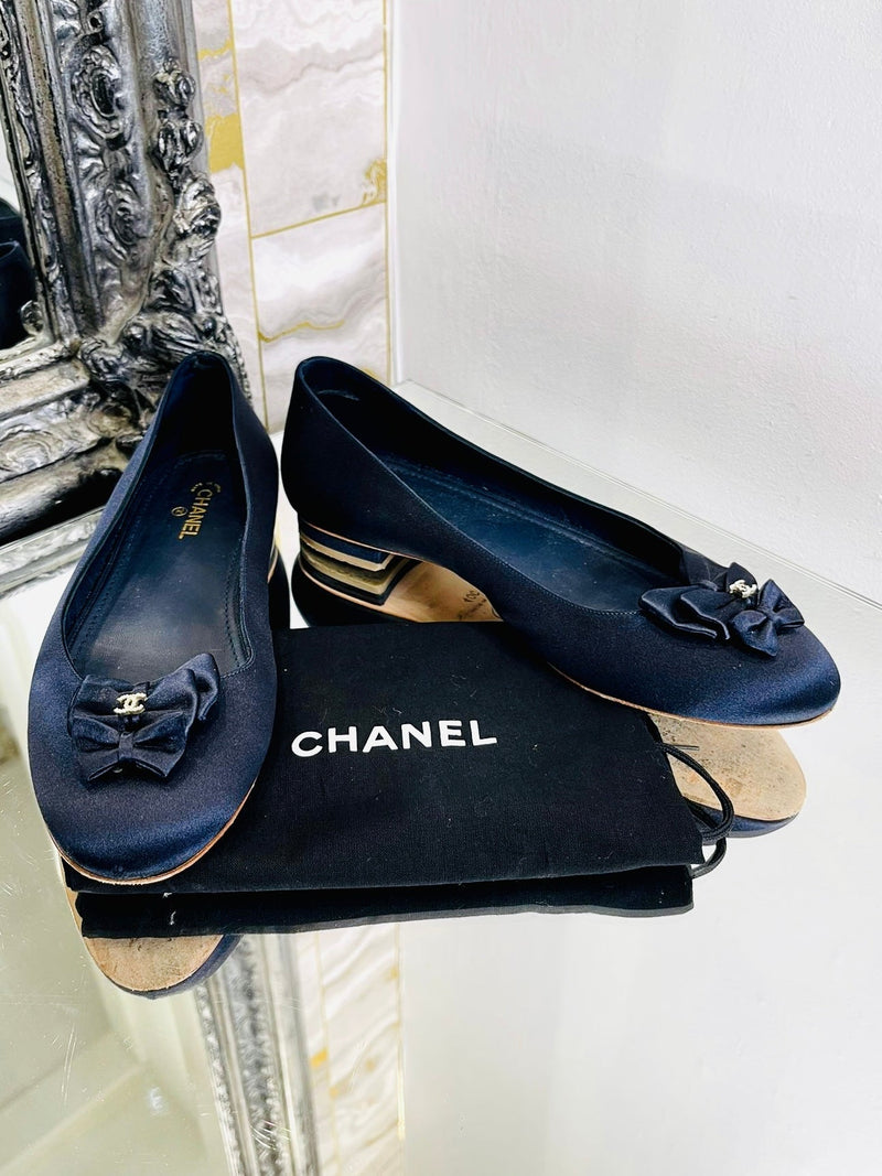 Chanel Satin Bow & Crystal 'CC' Logo Ballet Flats. Size 40 – Shush London