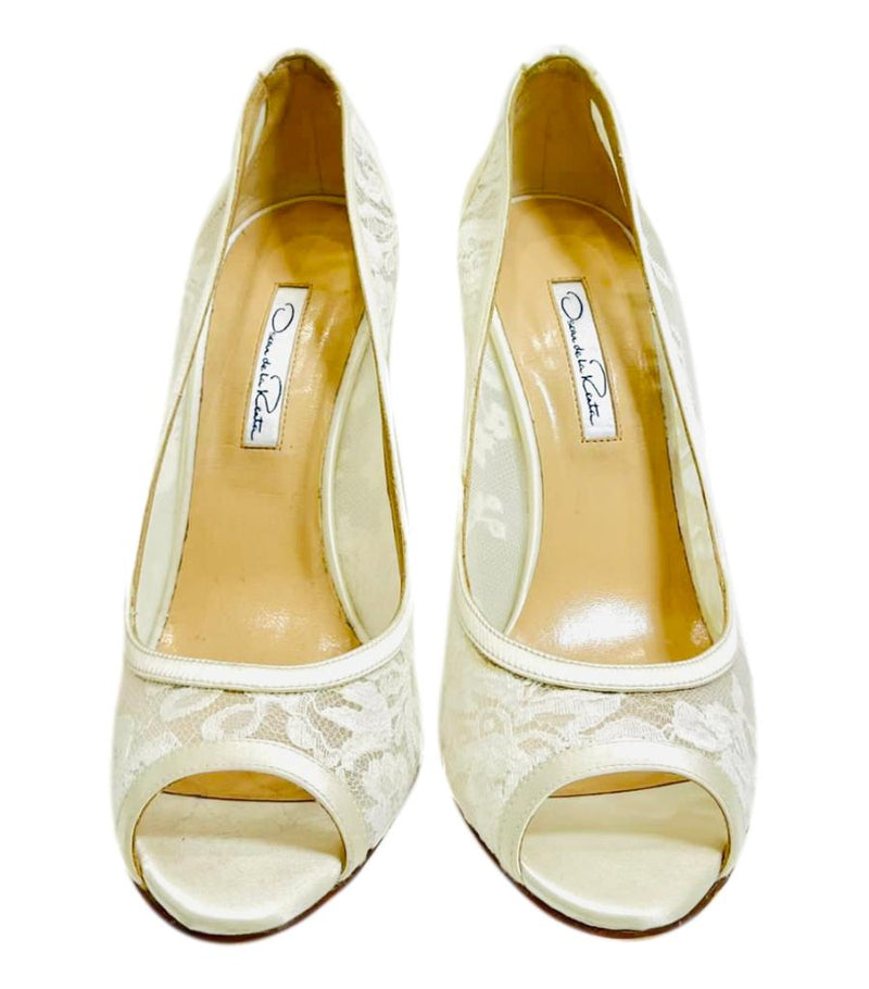 Oscar De La Renta Lace-Mesh Pumps. Size 40.5