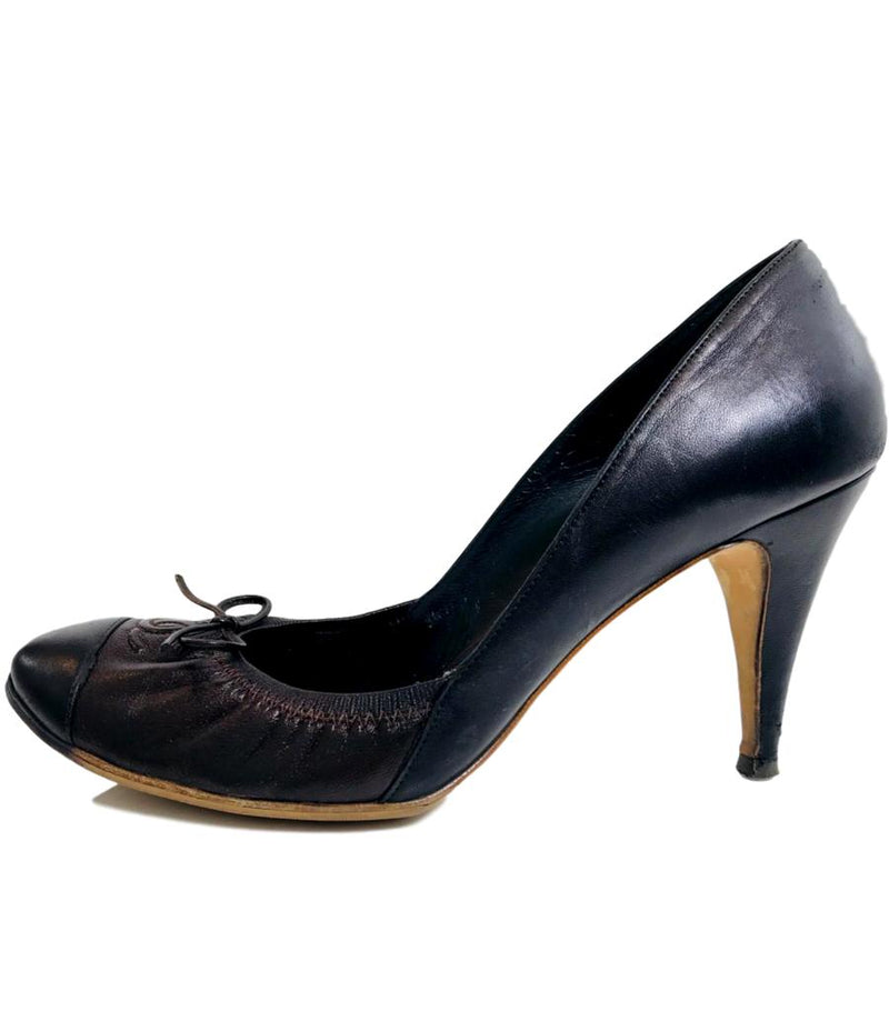 Designer Dress Agency London - Chanel Vintage Two Tone Pumps. Size 39 - Shush At The Wellington