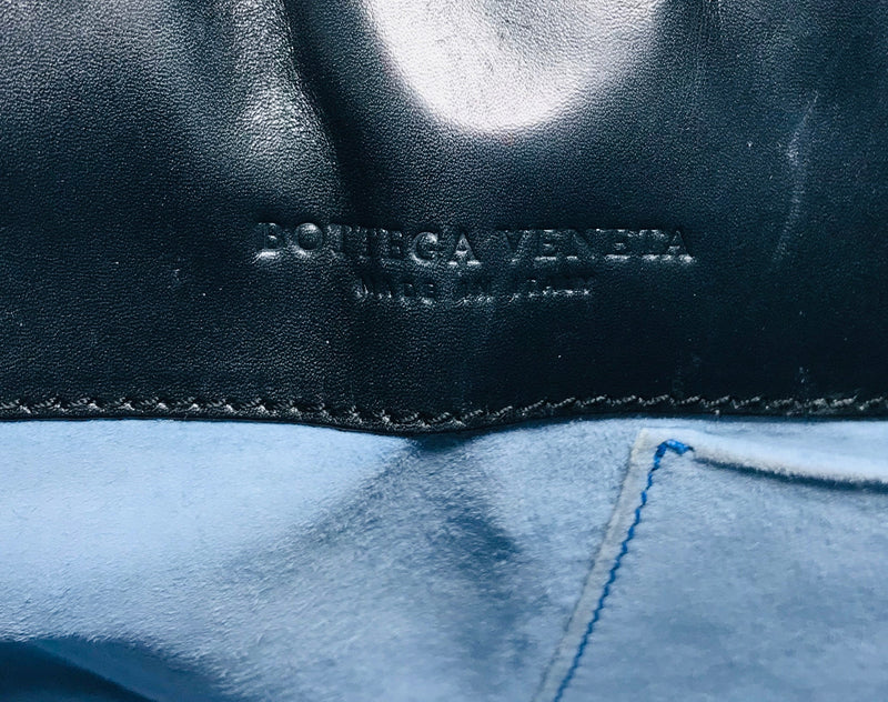 bottega veneta metallic woven bag handbag deep blue navy dark baby blue lining brass hardware round handles detachable fashion designer brands preloved preowned luxury luxurious consignment