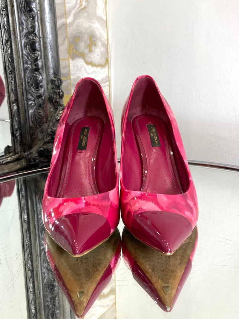 Louis Vuitton Patent Leather Bloom Heels. Size 39