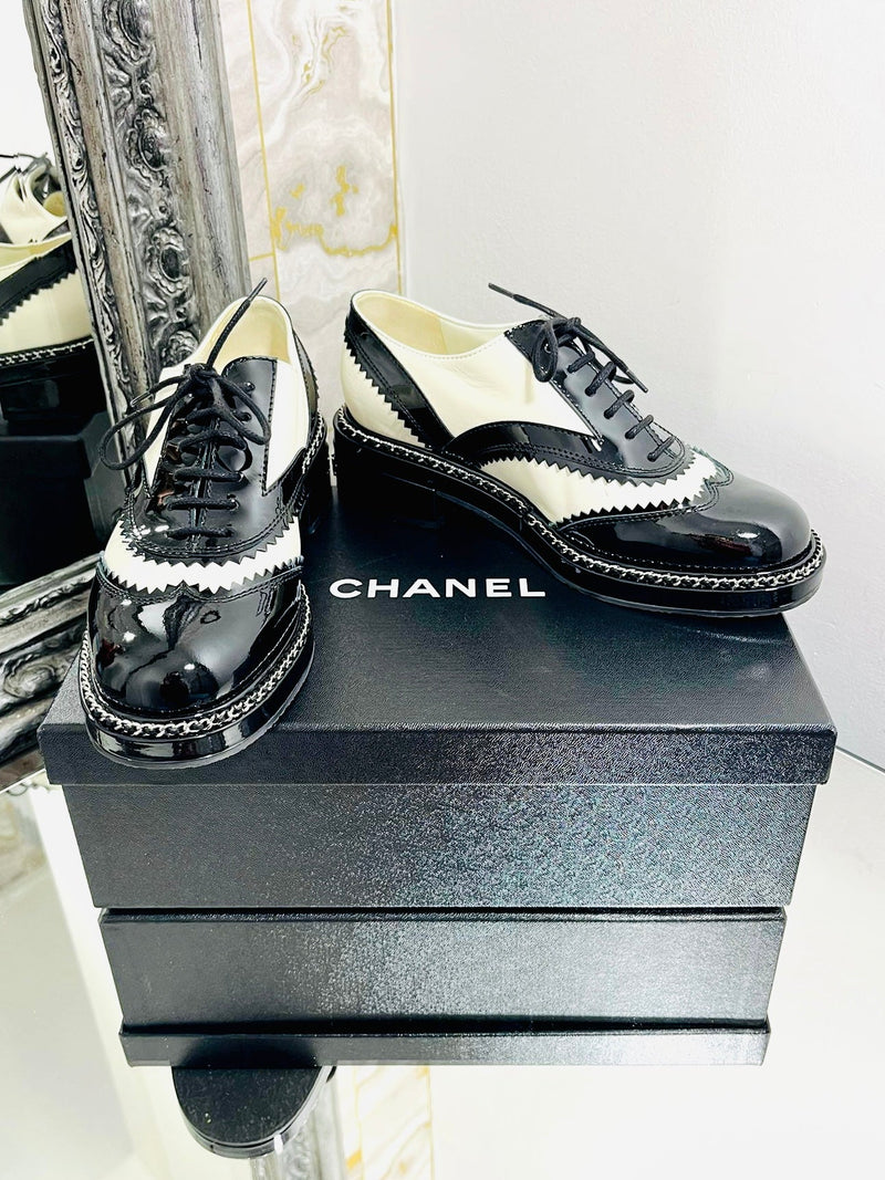 Chanel Leather, Chain & Logo Brogues. Size 37.5
